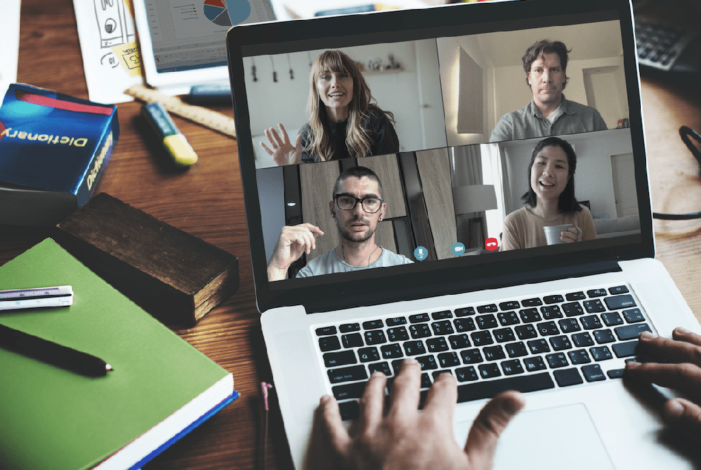 How to manage remote customer service agents