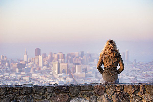 Woman-overlooking-city Woman overlooking city